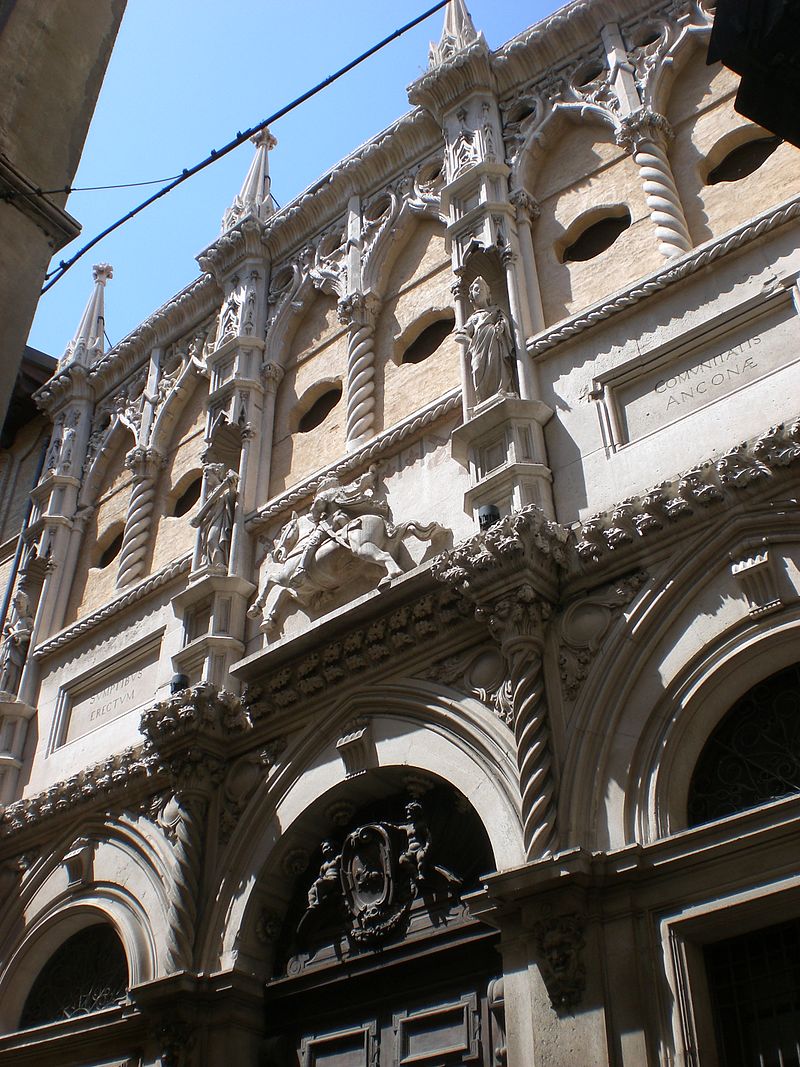 Loggia dei Mercanti