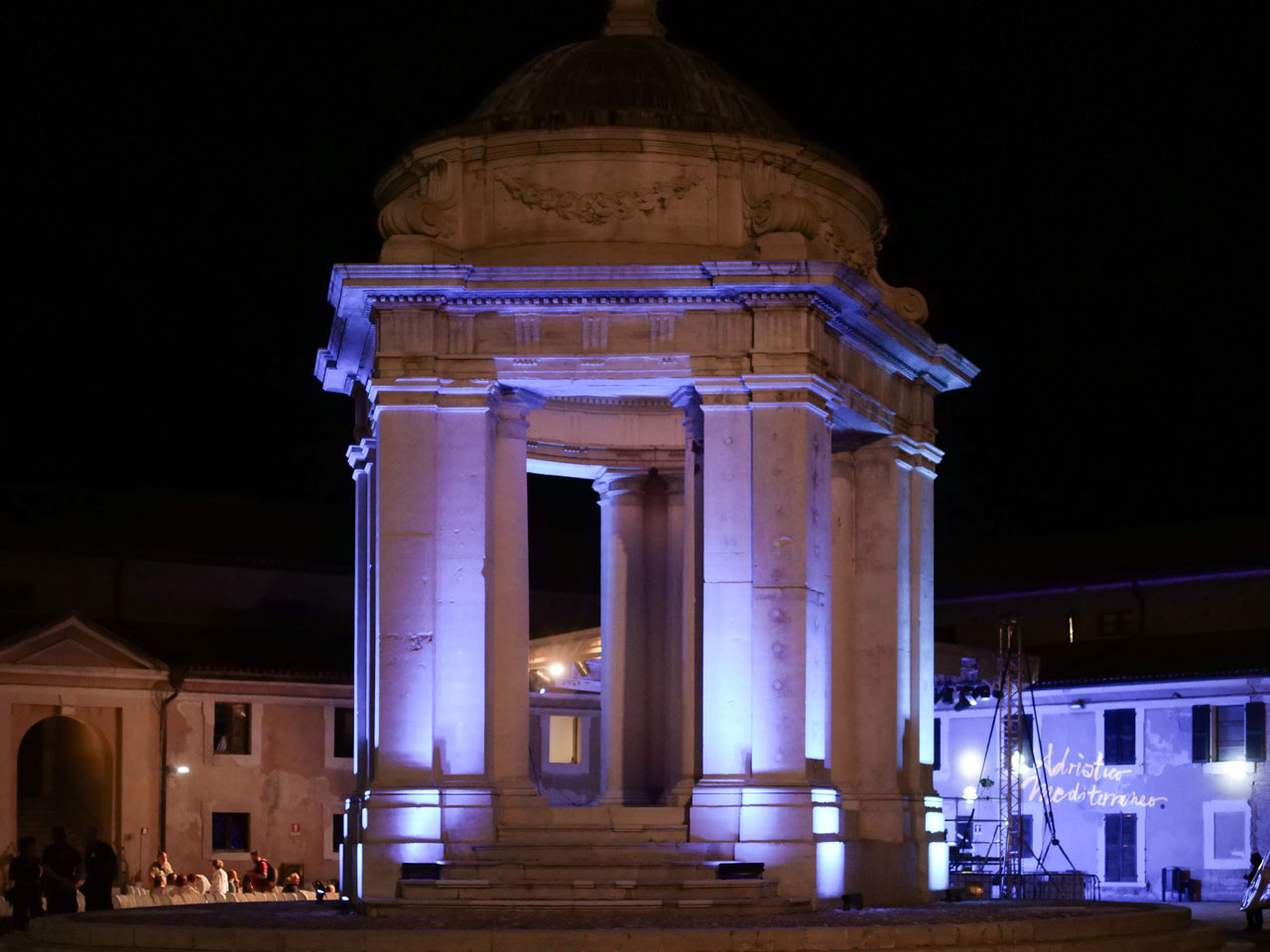 Mole Vanvitelliana - La Corte